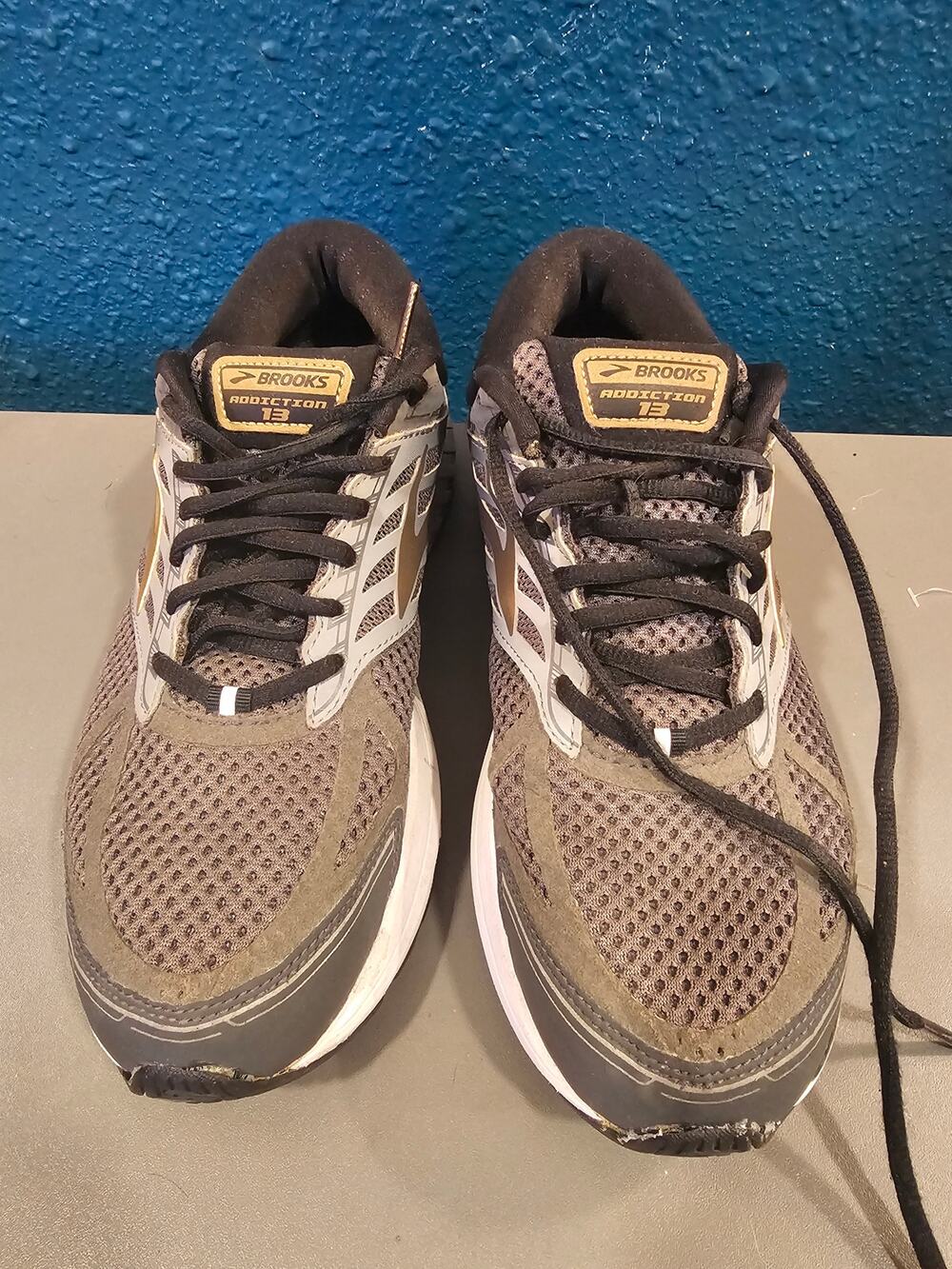 Brooks Addiction 13 Women’s Size 10 Gray White Stability Running Shoes